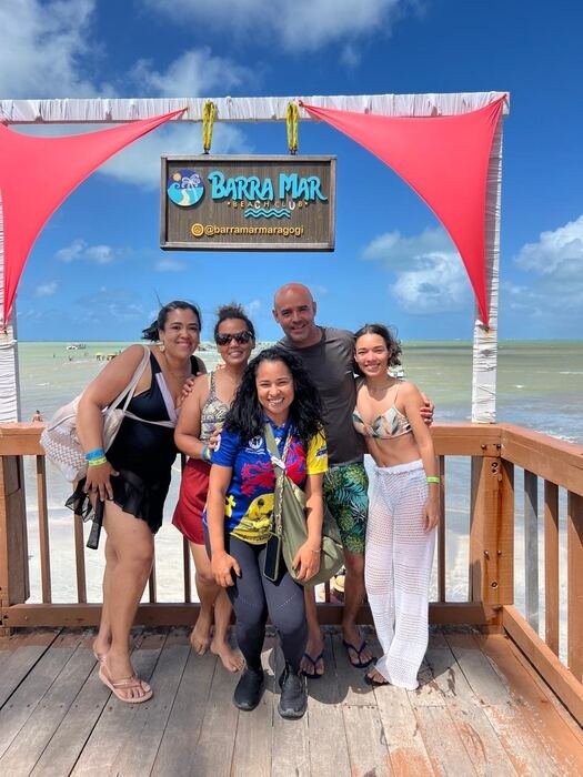 Grupo de amigos na Barra Mar Beach Club, em Maragogi